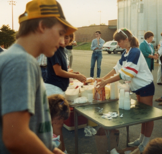 Phil Gray and Anne Renee Rice setting up ice cream social in October 1986.